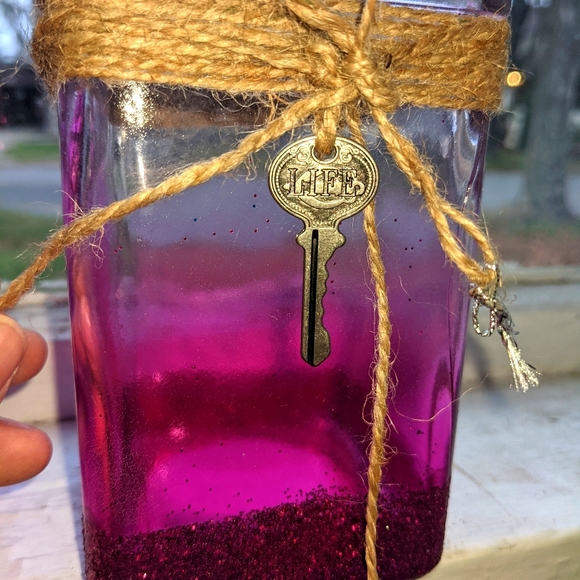 Pink hand painted/decorated Vase - Picture 3 of 3